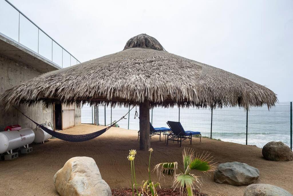 Triton'S Playhouse Beachfront Primo Tapia Extérieur photo